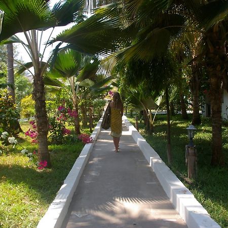 Ndame Beach Lodge Паже Екстериор снимка