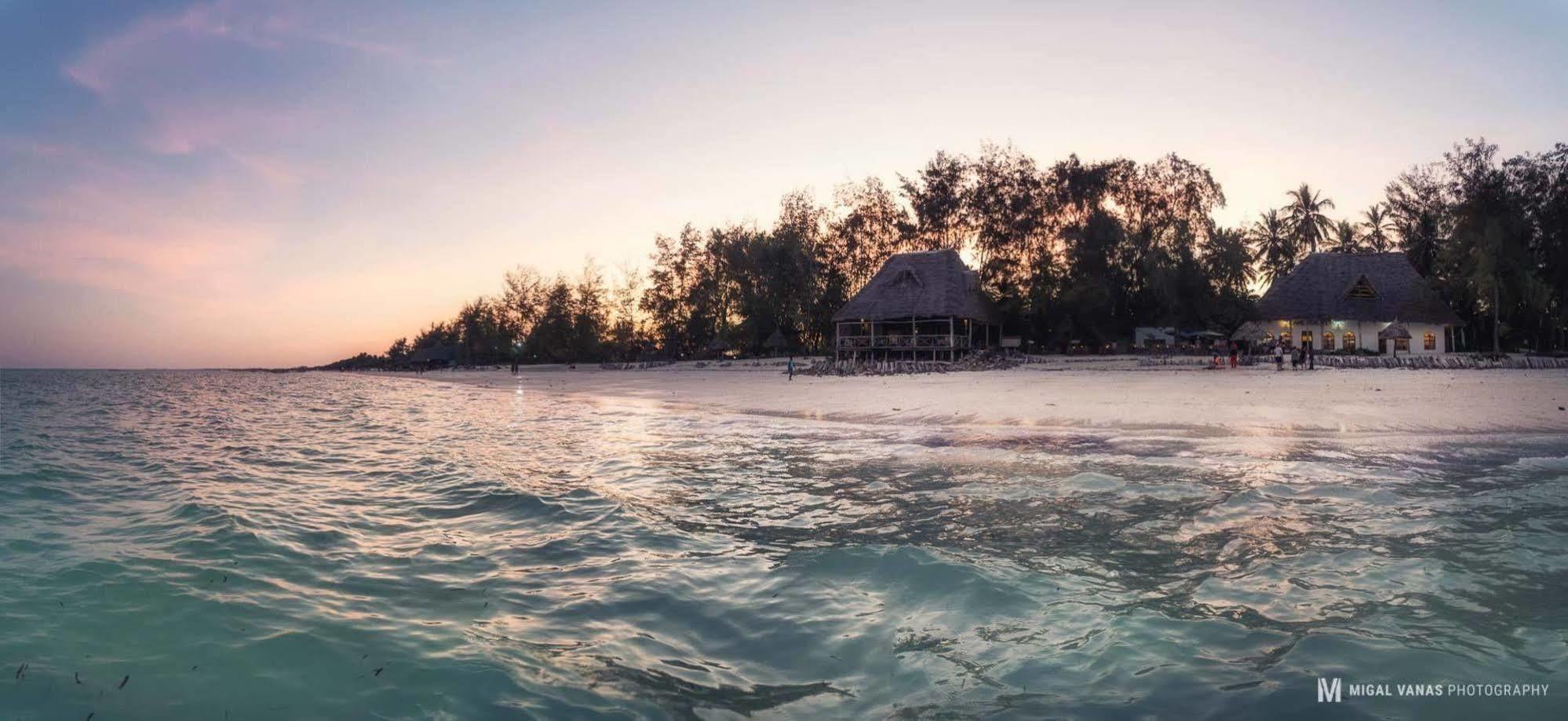 Ndame Beach Lodge Паже Екстериор снимка